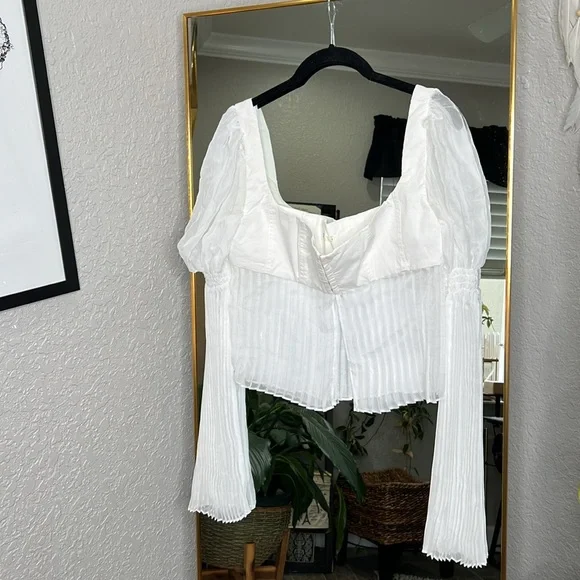 House of CB 'Lucie' White Pleated Top NWOT - Picture 5 of 7